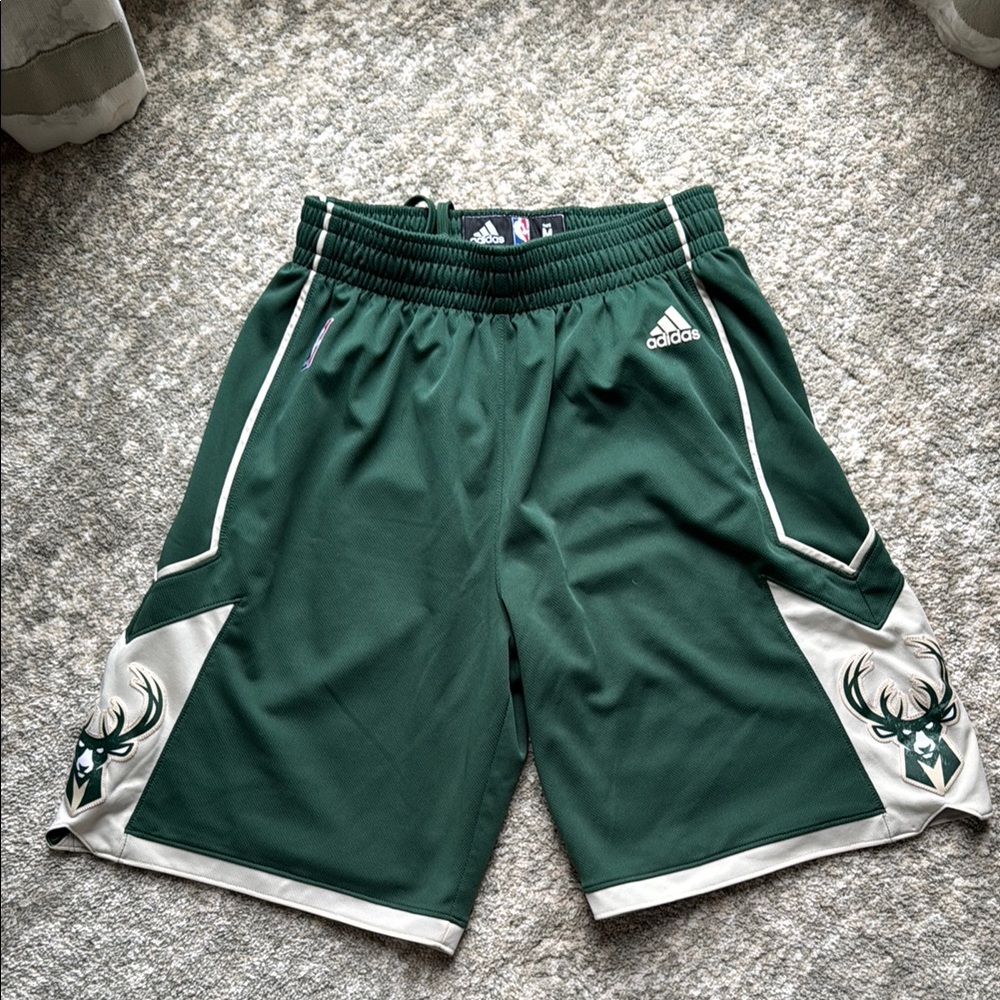 Adidas Men's Milwaukee Bucks Shorts, M
